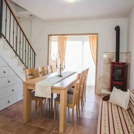 Suzy Lux- Duplex Two Bedroom With Swimming Pool And Sea View Sutivan