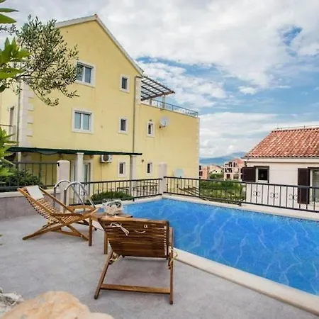 Suzy Lux- Duplex Two Bedroom With Swimming Pool And Sea View Sutivan